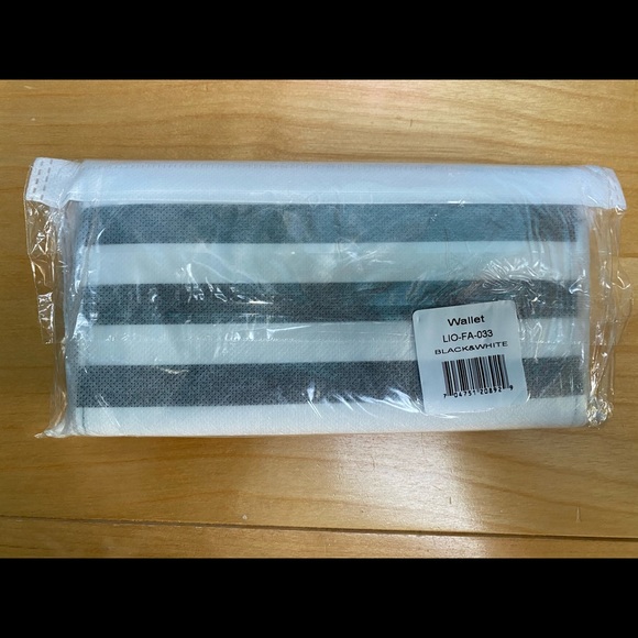 *NWT Kut from the Kloth Black&White Striped Wallet - Picture 6 of 6